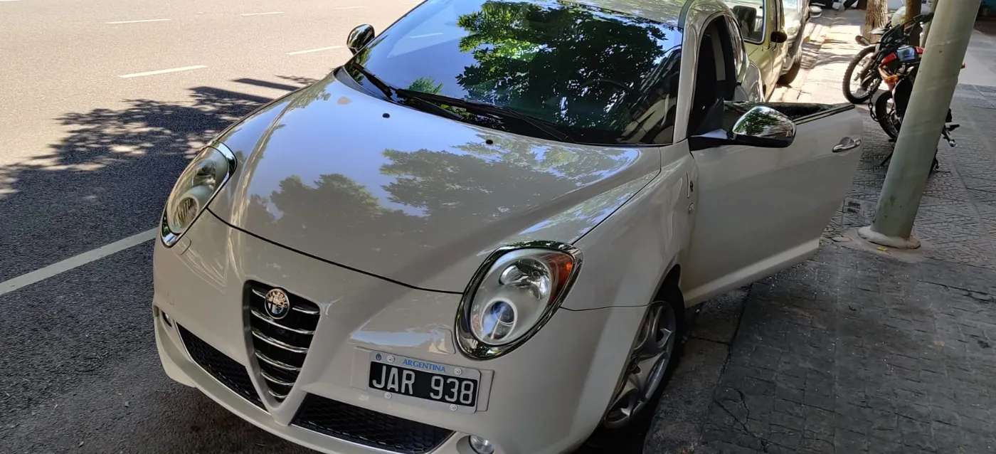 Alfa Romeo con cristal lateral protegido por laminado de seguridad