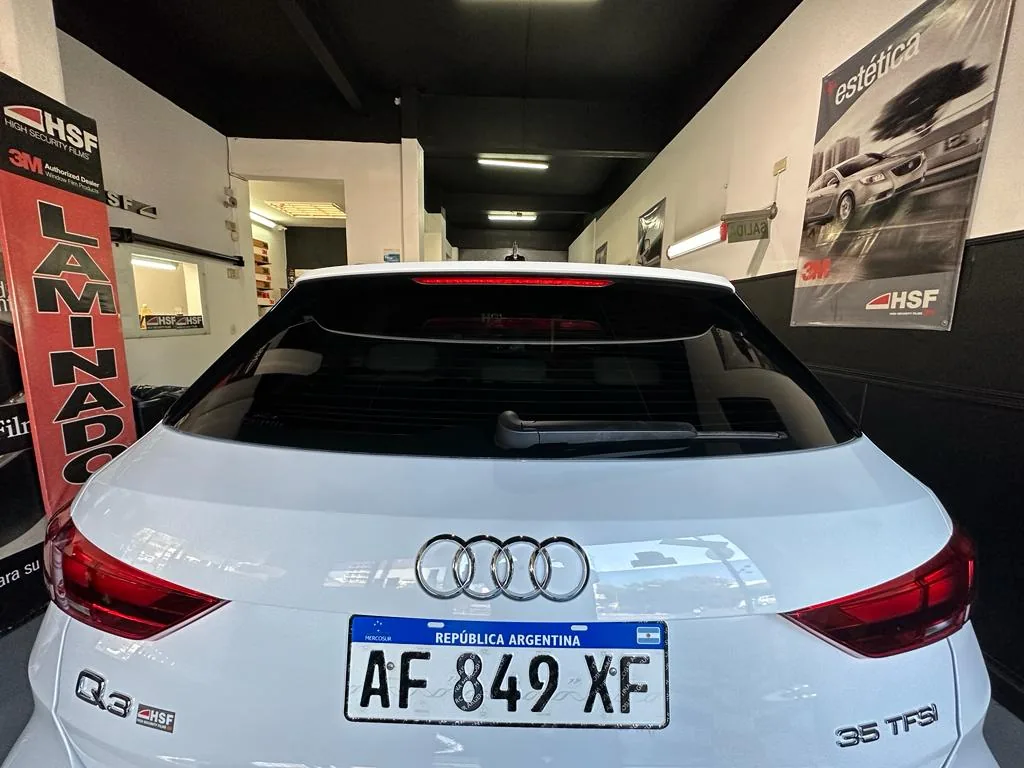 Audi Q3 con trabajo realizado en luneta