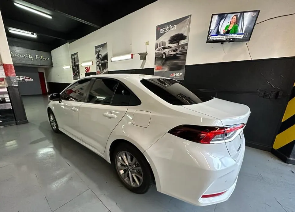 Toyota Corolla con polarizado premium